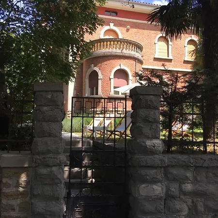 Center 게스트하우스 *