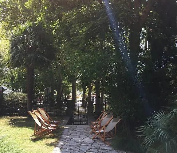 Center Πανσιόν *