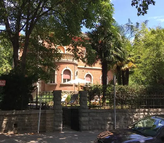 Center Πανσιόν