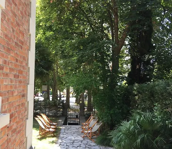 Πανσιόν Center *