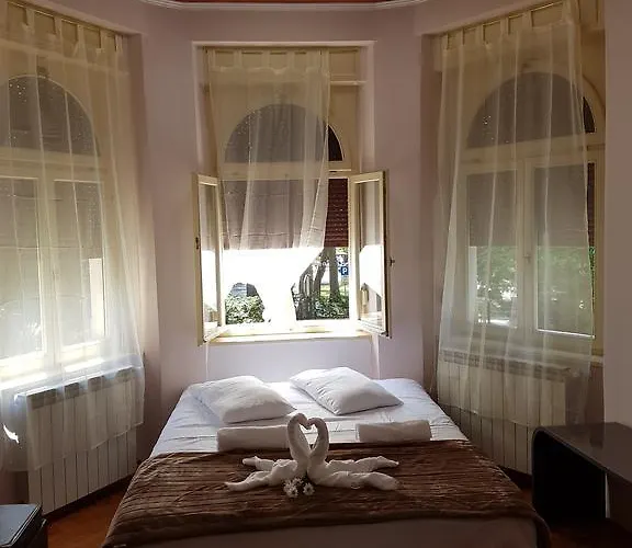 Center Πανσιόν *